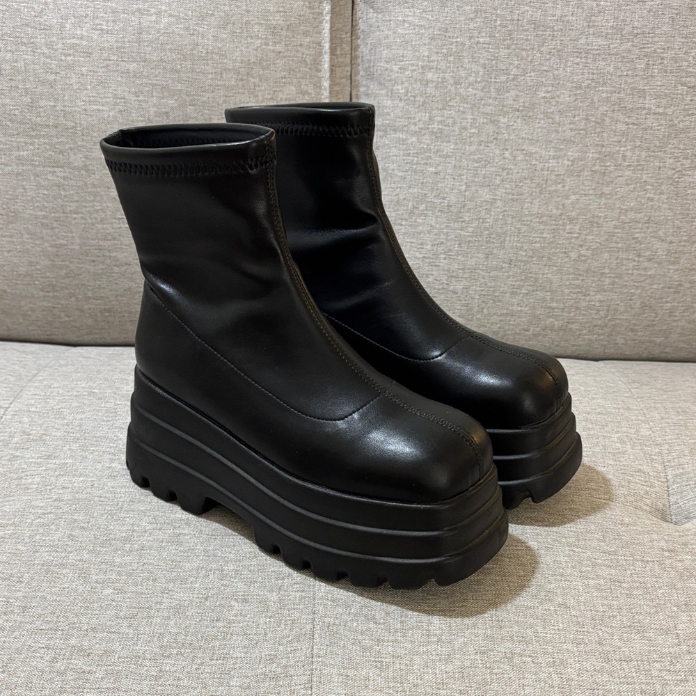 Black Platform Ankle Boots - Sleek Women's Chunky Boots